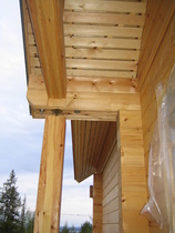 Eturäystäs ja sisäänkäynnin laudoitus valmiina.24.05.2010